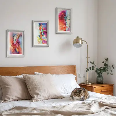 Conjunto de quadros decorativos com molduras estampas de abstrações coloridas com formas e figuras dinâmicas