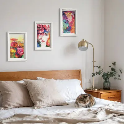 Tríptico com moldura flores em cores intensas com retrato abstrato de mulher
