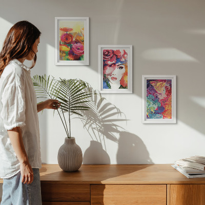Tríptico com moldura Flores em cores intensas, retrato de uma mulher, abstrato