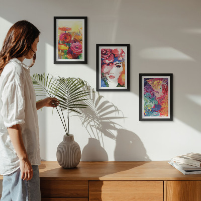 Tríptico com moldura Flores em cores intensas, retrato de uma mulher, abstrato