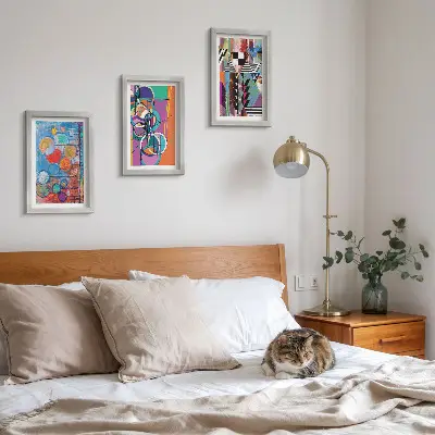 Conjunto de 3 quadros decorativos com abstrações coloridas de círculos e padrões geométricos