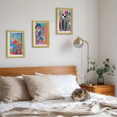 Conjunto de 3 quadros decorativos com abstrações coloridas de círculos e padrões geométricos