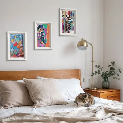 Conjunto de 3 quadros decorativos com abstrações coloridas de círculos e padrões geométricos