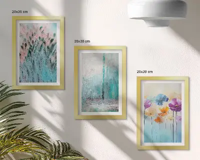 Conjunto de 3 quadros decorativos com estampas de flores em fundo pastel e padrões delicados