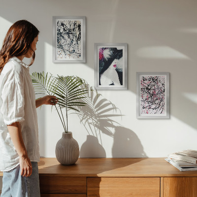 Conjunto de molduras com imagens Padrões abstratos de pintura de uma mulher de chapéu.