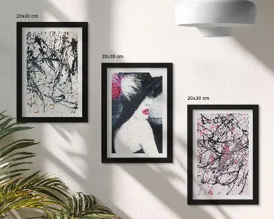 Conjunto de molduras com imagens com padrões abstratos de pintura de uma mulher de chapéu
