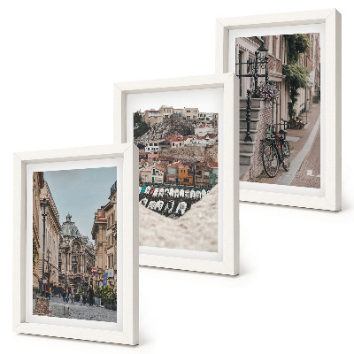 Conjunto de 3 quadros decorativos Ruas charmosas da cidade com vista para o porto e os edifícios.
