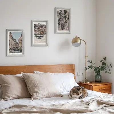 Conjunto de 3 quadros decorativos com vista para as ruas charmosas da cidade e o porto