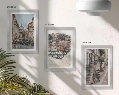 Conjunto de 3 quadros decorativos com vista para as ruas charmosas da cidade e o porto