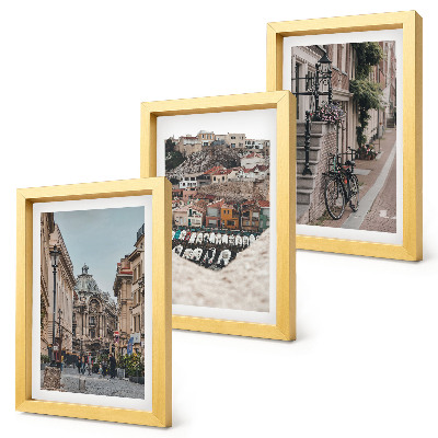 Conjunto de 3 quadros decorativos Ruas charmosas da cidade com vista para o porto e os edifícios.