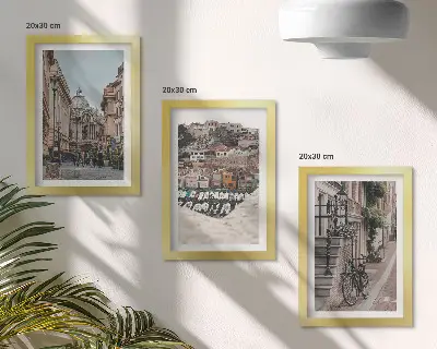 Conjunto de 3 quadros decorativos com vista para as ruas charmosas da cidade e o porto