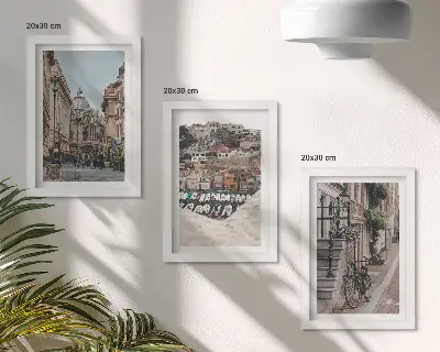 Conjunto de 3 quadros decorativos com vista para as ruas charmosas da cidade e o porto