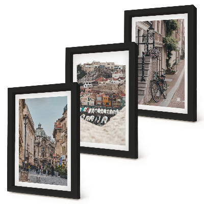 Conjunto de 3 quadros decorativos Ruas charmosas da cidade com vista para o porto e os edifícios.