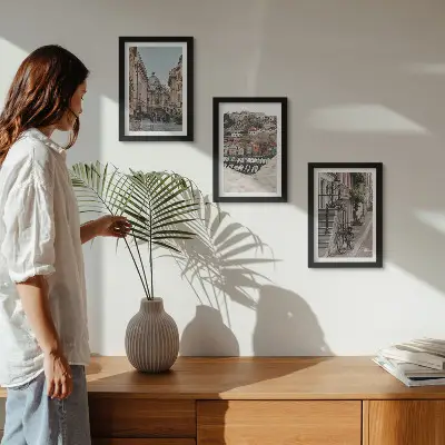 Conjunto de 3 quadros decorativos com vista para as ruas charmosas da cidade e o porto