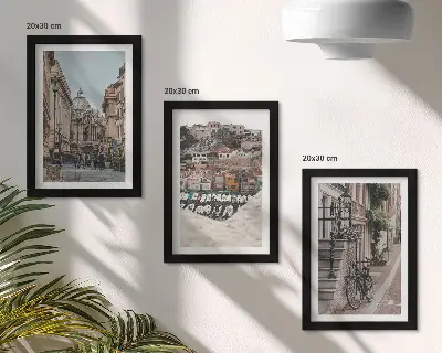 Conjunto de 3 quadros decorativos com vista para as ruas charmosas da cidade e o porto