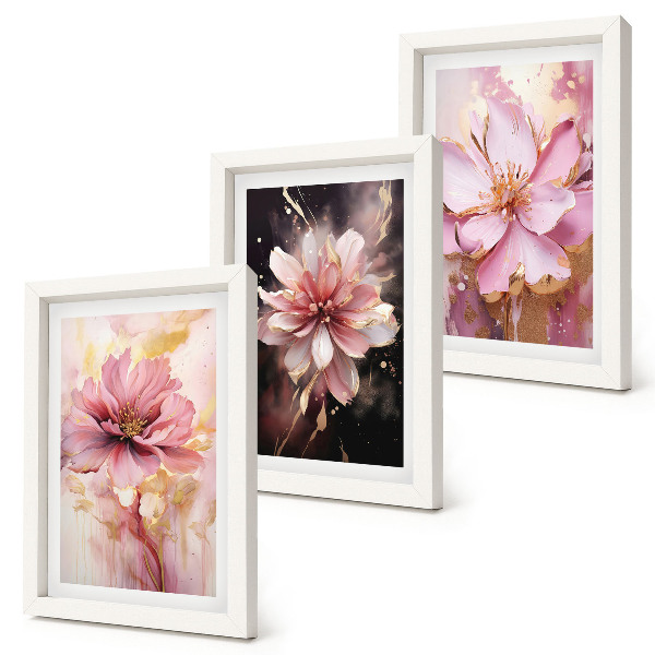 Tríptico com moldura Arranjos florais em tons de rosa e branco.