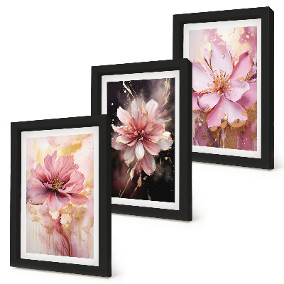 Tríptico com moldura Arranjos florais em tons de rosa e branco.