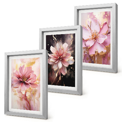 Tríptico com moldura Arranjos florais em tons de rosa e branco.