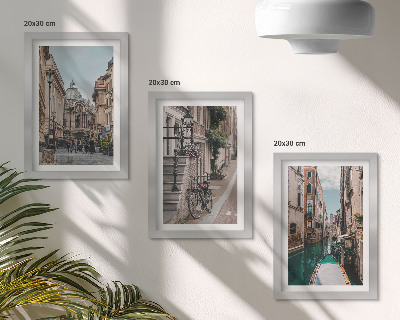 Conjunto de 3 quadros decorativos Ruas venezianas com arquitetura e água