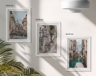 Conjunto de 3 quadros decorativos Ruas venezianas com arquitetura e água