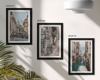 Conjunto de 3 quadros decorativos Ruas venezianas com arquitetura e água