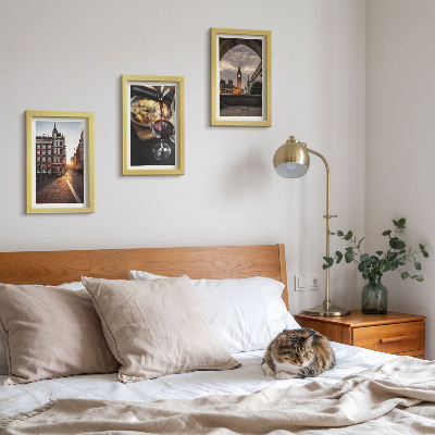 Conjunto de molduras com imagens Uma série de fotos com uma cidade, comida e uma vista de Londres.