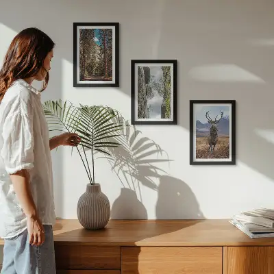 Conjunto de 3 quadros decorativos com estampa de estrada na floresta, montanhas e veados