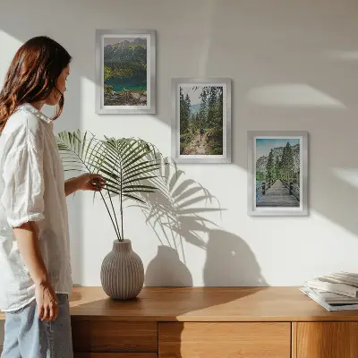 Conjunto de molduras com imagens paisagens de montanhas, lagos, florestas e trilhas na natureza