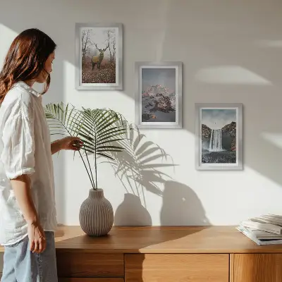 Conjunto de 3 quadros decorativos com paisagens naturais selvagens de montanhas, veados e cachoeiras