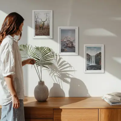 Conjunto de 3 quadros decorativos com paisagens naturais selvagens de montanhas, veados e cachoeiras