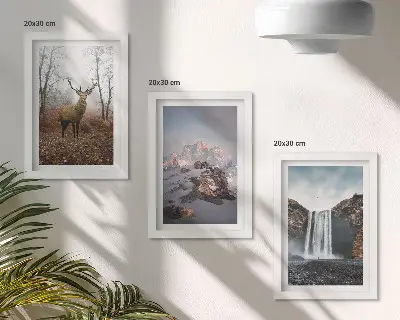 Conjunto de 3 quadros decorativos com paisagens naturais selvagens de montanhas, veados e cachoeiras