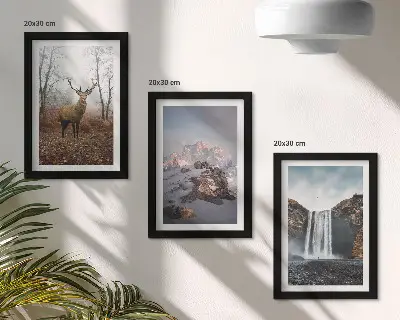 Conjunto de 3 quadros decorativos com paisagens naturais selvagens de montanhas, veados e cachoeiras