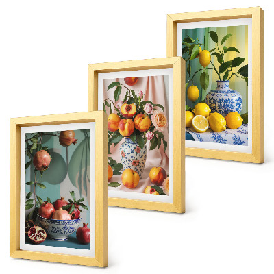 Conjunto de molduras com imagens Romãs, pêssegos e limões em vasos.