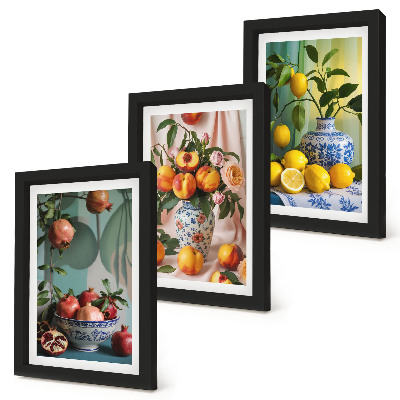 Conjunto de molduras com imagens Romãs, pêssegos e limões em vasos.