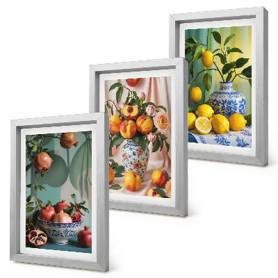 Conjunto de molduras com imagens Romãs, pêssegos e limões em vasos.