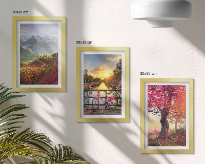 Conjunto de molduras com imagens Paisagens de montanha com uma bicicleta e uma árvore de outono.