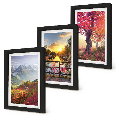 Conjunto de molduras com imagens Paisagens de montanha com uma bicicleta e uma árvore de outono.