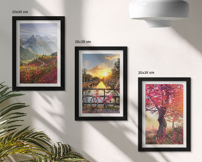 Conjunto de molduras com imagens Paisagens de montanha com uma bicicleta e uma árvore de outono.