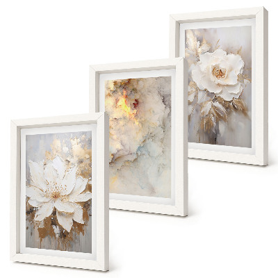Tríptico com moldura Flores sobre um fundo claro com padrões abstratos