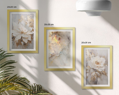 Tríptico com moldura Flores sobre um fundo claro com padrões abstratos