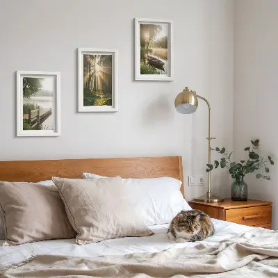Conjunto de 3 quadros decorativos com a imagem de um lago calmo, uma floresta e um barco na neblina da manhã
