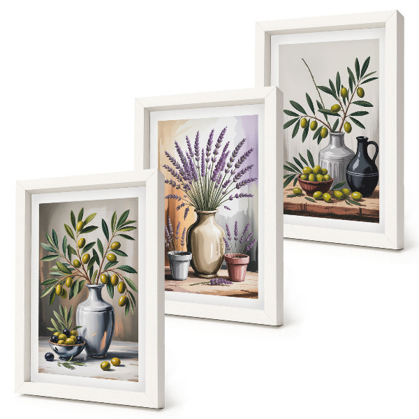 Conjunto de 3 quadros decorativos Flores e azeitonas em vasos sobre um fundo claro.