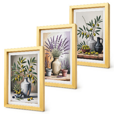 Conjunto de 3 quadros decorativos Flores e azeitonas em vasos sobre um fundo claro.