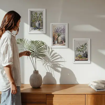 Conjunto de 3 quadros decorativos com flores e azeitonas em vasos sobre fundo claro