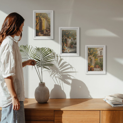 Conjunto de 3 quadros decorativos Pátio ensolarado com árvores cítricas e vasos.