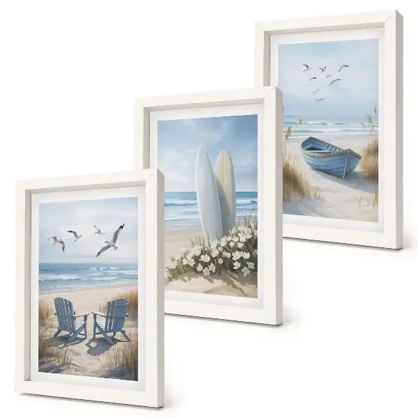 Conjunto de quadros decorativos paisagem de praia com pranchas de surfe, barcos e pássaros
