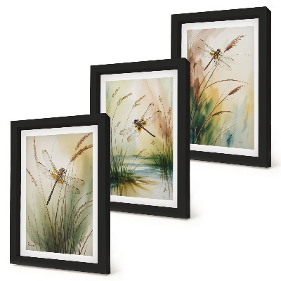 Conjunto de 3 quadros decorativos Libélulas entre a grama à beira da água em estilo pictórico