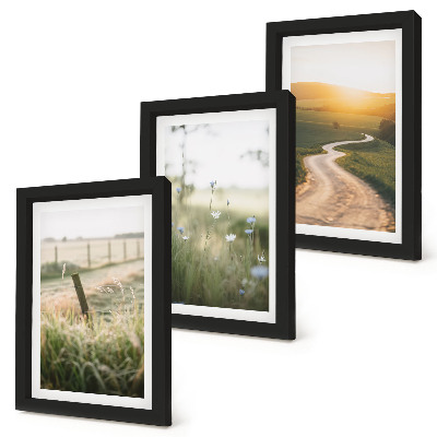 Conjunto de molduras com imagens Paisagem com um prado, estrada e pôr do sol