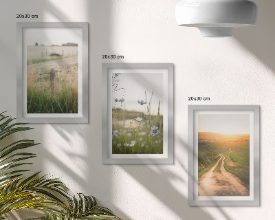 Tríptico com moldura Paisagens naturais com campos e um caminho ao sol.