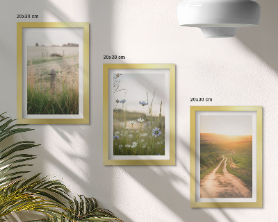 Tríptico com moldura Paisagens naturais com campos e um caminho ao sol.